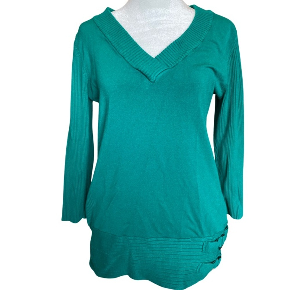 Style & Co. chic green sweater with clasp detail L